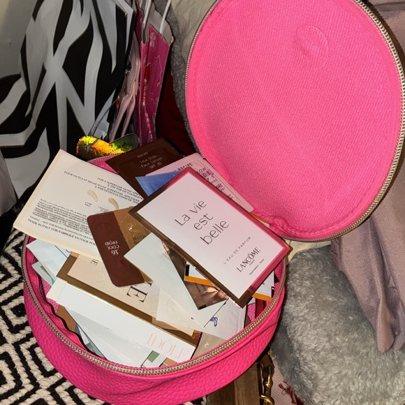 Free gifts include: samples of luxury skin care, cosmetics, & haircare!!! - Picture 3 of 4